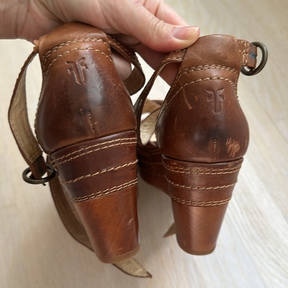 Frye Carlie Leather Strappt Platform Sandals - Picture 8 of 8